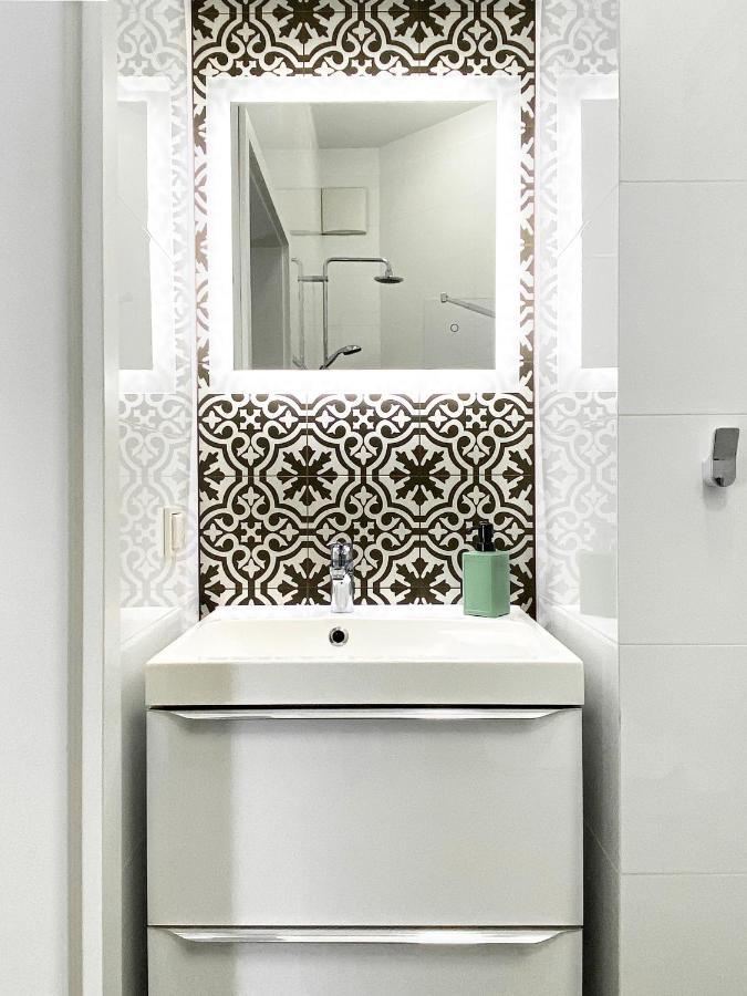 Beautiful For Couples With Air Conditioning - Old Town & Main Station *