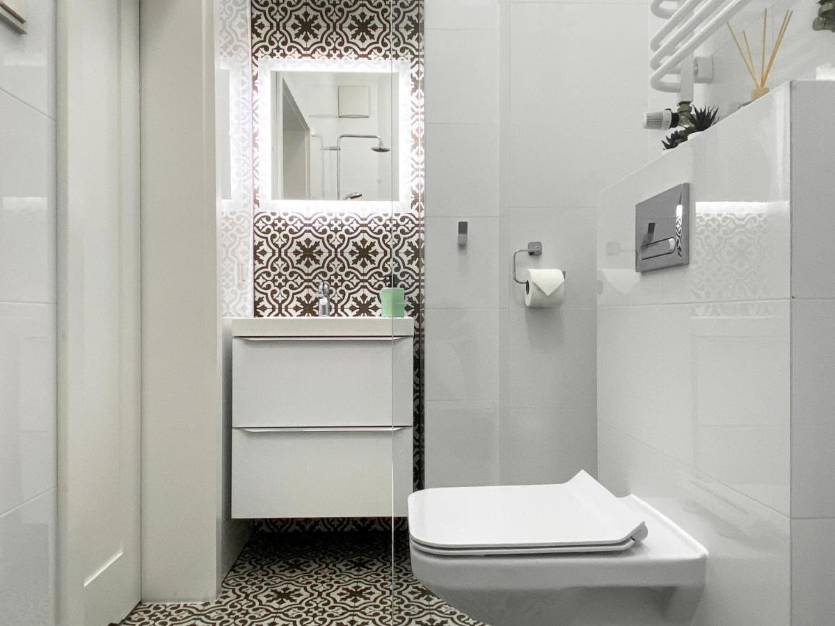 Beautiful For Couples With Air Conditioning - Old Town & Main Station Appartamento